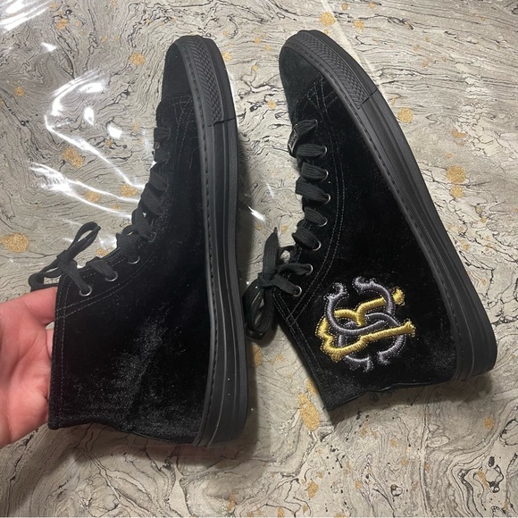 Roberto Cavalli Men Sneakers size 43 1/2
In excellent condition 
Authentic - Picture 3 of 12